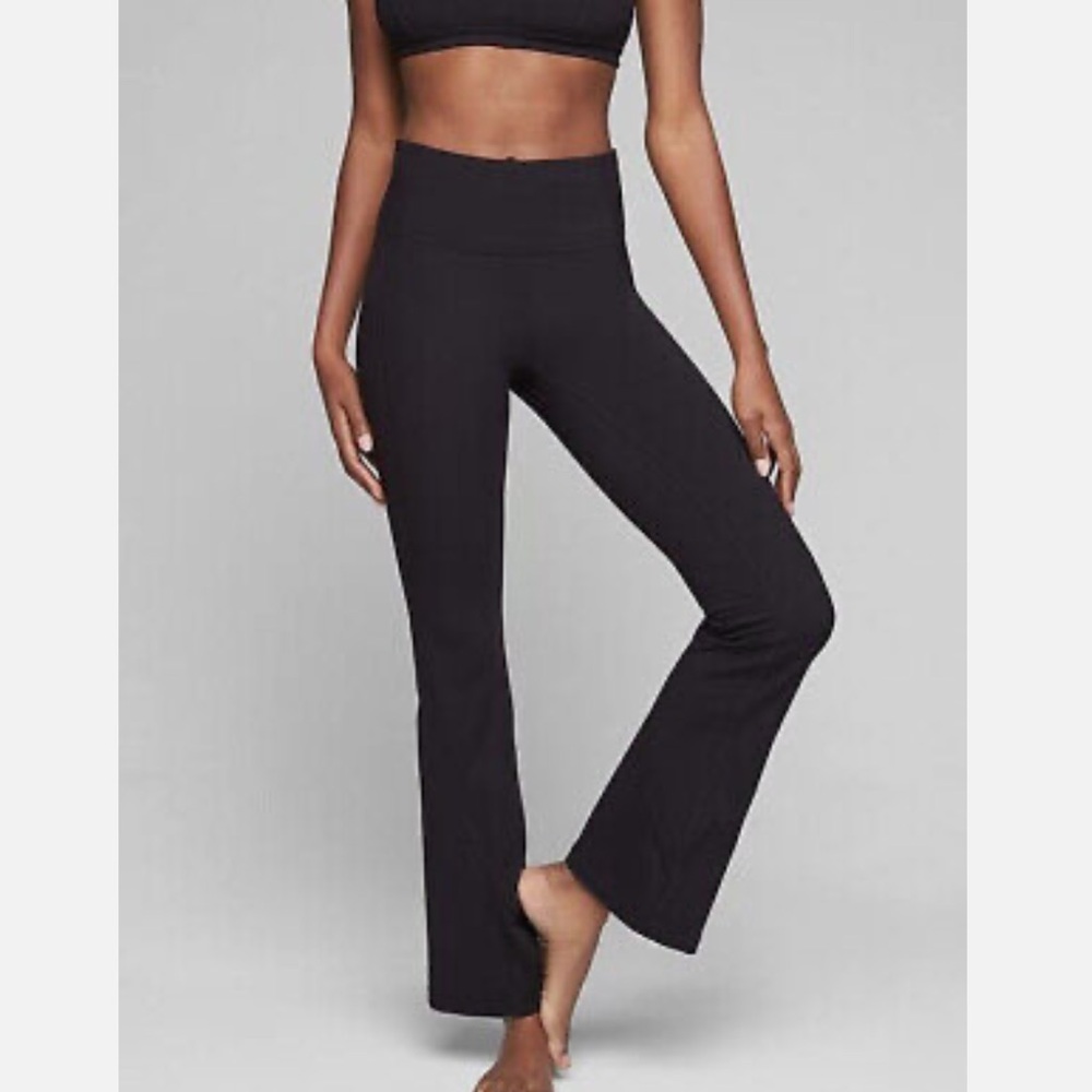 Athleta Women's‎ Size MT Salutation Powervita Pant Flare Leg Black 591372